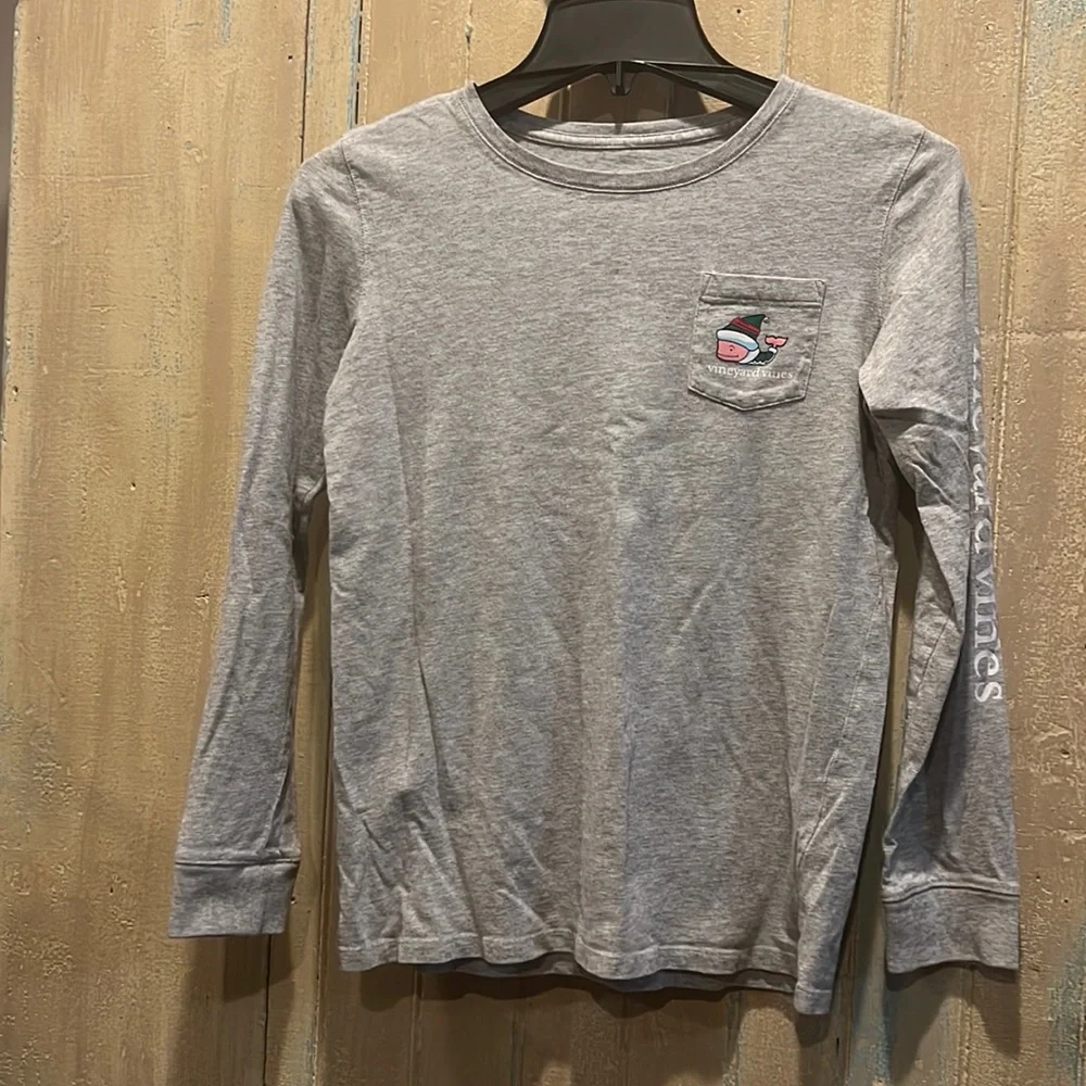 Vineyard Vines festive vineyard